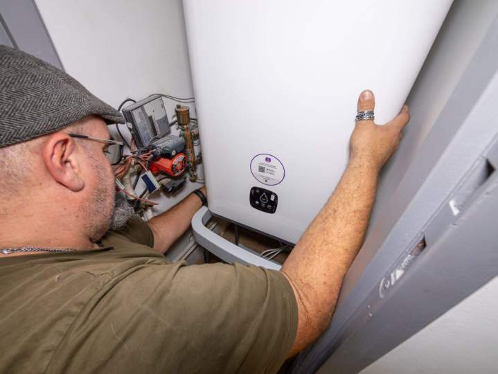 Installation de système de chauffage Tours